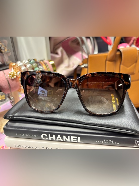 Kurt Geiger Accessories - Kurt Geiger London 55mm Gradient Square Sunglasses in Glittery Tortoise
